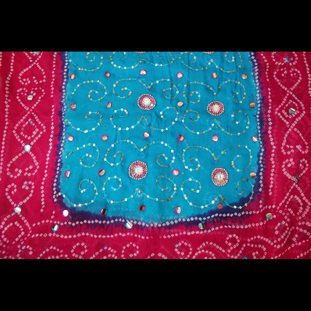 Bandhni Chaniya Choli - Picture 5 of 8